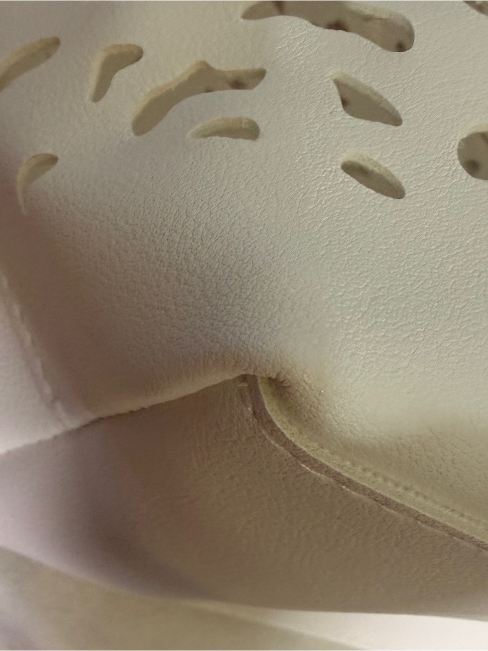 Oscar de la Renta Fragrance White Preforated Laser-Cut Tote Bag - Picture 8 of 16